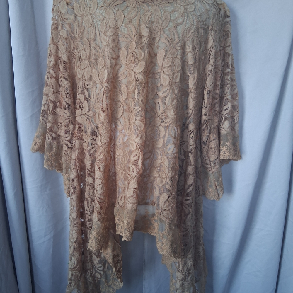 L&B Floral Lace Top in Soft Beige